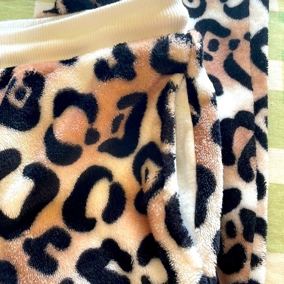 Secret Treasures Lounge Set - Picture 9 of 10